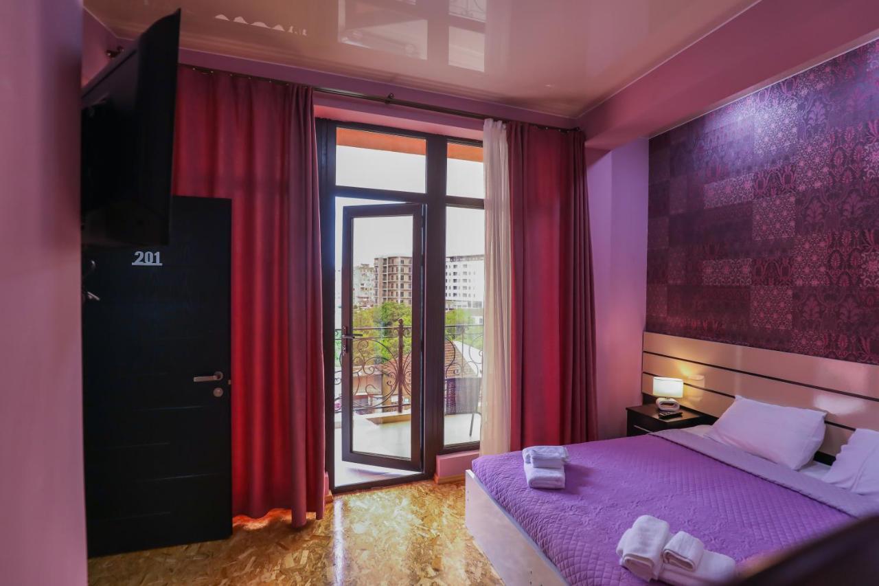 Hotel Sagu in Kutaisi Bagian luar foto